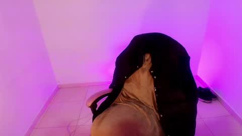 angele online show from May 2026 08:13:02 PM