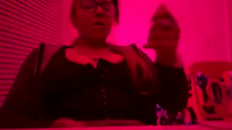 Snapshot of angeleahthormendoza chatting on August 2026 12:25:01 PM angeleahthormendoza online show from August 2026 12:25:01 PM