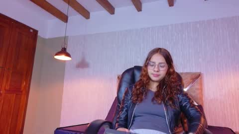 Snapshot of angeles_azul chatting on November 2025 07:45:01 PM angel online show from November 2025 07:45:01 PM