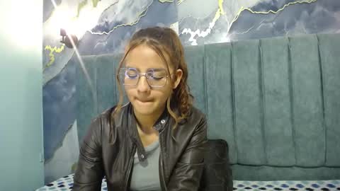 Snapshot of angeles_azul chatting on November 2025 04:40:01 PM angel online show from November 2025 04:40:01 PM