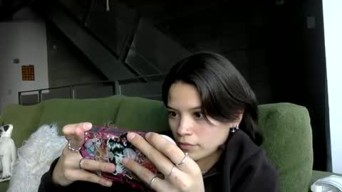 angelia01m online show from January 2026 06:44:02 PM