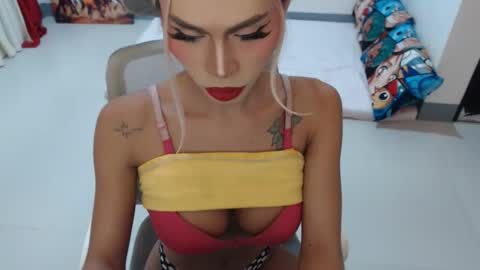 DIVINE ANGEL online show from January 2026 12:25:02 AM