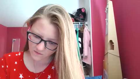 Snapshot of angelicangel3 chatting on December 2025 10:40:02 PM AngelicAngel online show from December 2025 10:40:02 PM