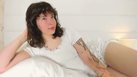 Snapshot of angelicmoon chatting on July 2026 02:47:01 AM Angelic online show from July 2026 02:47:01 AM