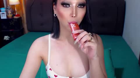 MS. AMALIA online show from November 2025 04:44:02 AM