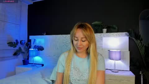 angelina_hilton online show from June 2026 11:44:01 AM