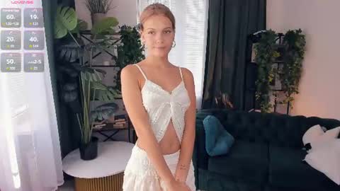 Snapshot of angelinahass chatting on August 2026 09:08:01 AM Alice WOW online show from August 2026 09:08:01 AM