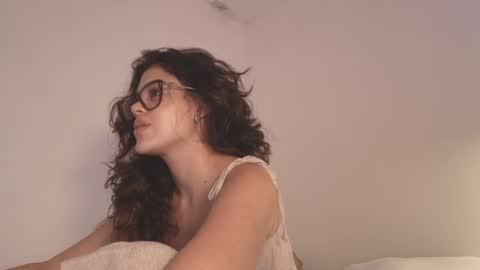 Snapshot of angelinarosss_ chatting on May 2026 01:56:01 AM online show from May 2026 01:56:01 AM