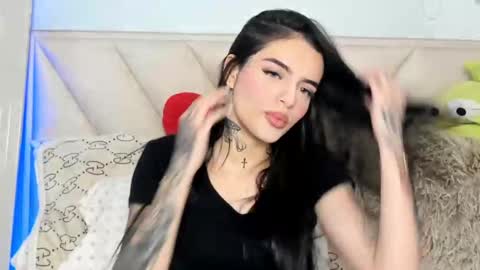 Angeline Smith  online show from February 2025 06:40:02 AM