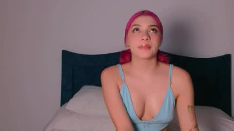 Angelinhaa  online show from November 2025 01:28:01 AM