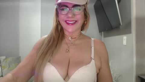 Snapshot of angelinna_12 chatting on October 2025 03:23:02 AM angelinna_12 online show from October 2025 03:23:02 AM