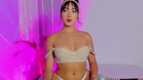 Snapshot of angelique_murphy chatting on November 2025 08:35:01 AM Angelique Murphy online show from November 2025 08:35:01 AM