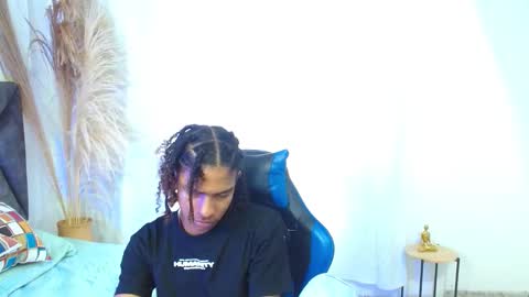 Angel online show from December 2025 08:25:02 PM