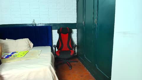 Angelldustt  online show from October 2025 01:03:02 PM