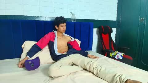 Angelldustt  online show from October 2025 12:18:02 PM