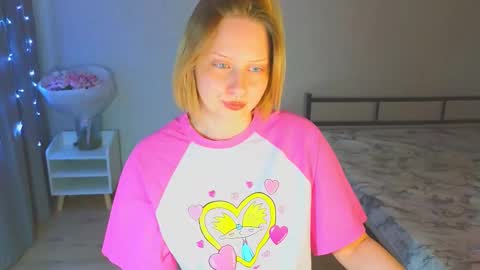 Snapshot of angellisss chatting on November 2025 09:09:01 AM Cutie online show from November 2025 09:09:01 AM