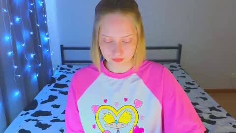 Snapshot of angellisss chatting on November 2025 06:02:01 AM Cutie online show from November 2025 06:02:01 AM