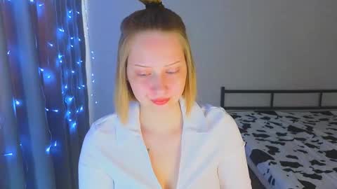 Snapshot of angellisss chatting on December 2025 03:22:01 AM Cutie online show from December 2025 03:22:01 AM