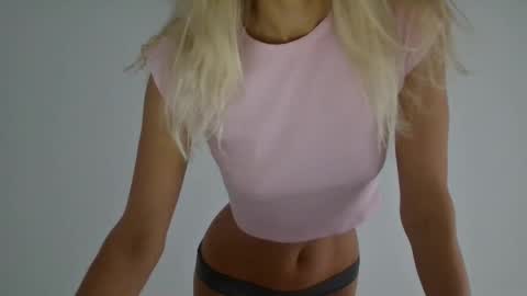 Snapshot of angelsquirting chatting on October 2025 06:19:02 AM Alesia online show from October 2025 06:19:02 AM