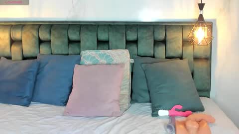 Snapshot of angelswets chatting on February 2025 01:52:02 PM ANGIE online show from February 2025 01:52:02 PM