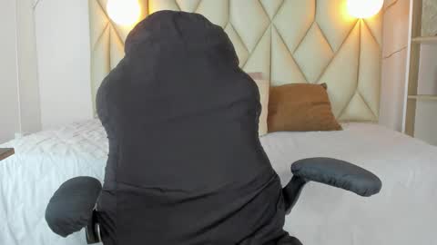 Snapshot of angelswets chatting on November 2025 04:06:01 PM ANGIE online show from November 2025 04:06:01 PM