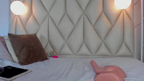 Snapshot of angelswets chatting on November 2025 02:39:01 PM ANGIE online show from November 2025 02:39:01 PM