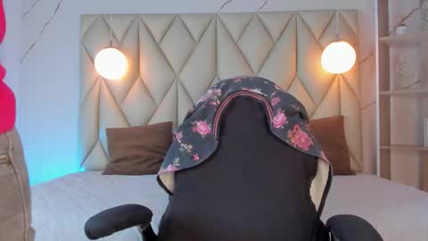 Snapshot of angelswets chatting on December 2025 01:27:01 PM ANGIE online show from December 2025 01:27:01 PM