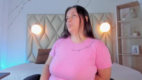 Snapshot of angelswets chatting on December 2025 01:50:02 PM ANGIE online show from December 2025 01:50:02 PM