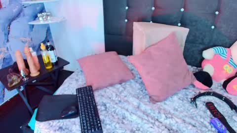 Snapshot of angelthroatt chatting on September 2025 03:05:01 PM ANGEL online show from September 2025 03:05:01 PM