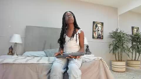 Snapshot of angie_abby chatting on June 2026 03:33:01 AM Angie Abby online show from June 2026 03:33:01 AM