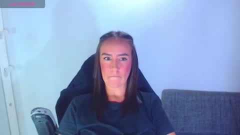 Snapshot of angie_dreamgirl chatting on December 2025 02:43:02 AM IG angie dreamgirl01 online show from December 2025 02:43:02 AM