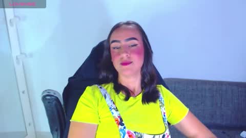 Snapshot of angie_dreamgirl chatting on December 2025 02:39:02 AM IG angie dreamgirl01 online show from December 2025 02:39:02 AM