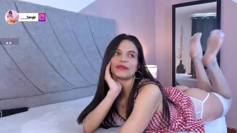 Angie online show from November 2025 01:43:01 PM