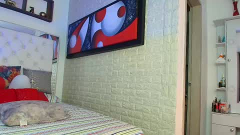 laura  online show from February 2025 04:51:02 AM