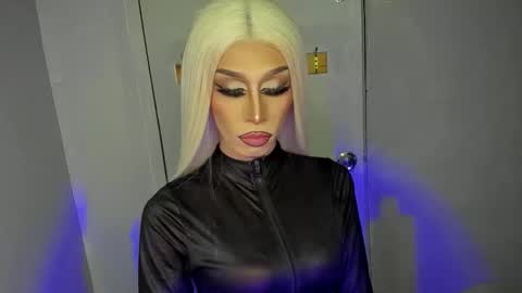 Miss Ann online show from September 2025 02:01:01 AM