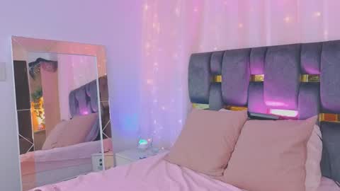 Snapshot of anitaglow chatting on November 2025 10:43:02 PM anitaglow online show from November 2025 10:43:02 PM