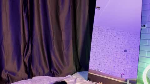 Snapshot of anjella_botton chatting on October 2025 06:17:01 PM Angel online show from October 2025 06:17:01 PM