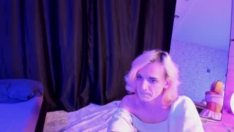 Snapshot of anjella_botton chatting on October 2025 06:26:02 PM Angel online show from October 2025 06:26:02 PM