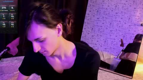 Snapshot of anjella_botton chatting on November 2025 07:02:02 PM Angel online show from November 2025 07:02:02 PM