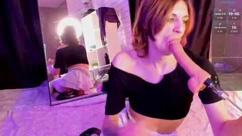 Snapshot of anjella_botton chatting on November 2025 07:05:02 PM Angel online show from November 2025 07:05:02 PM