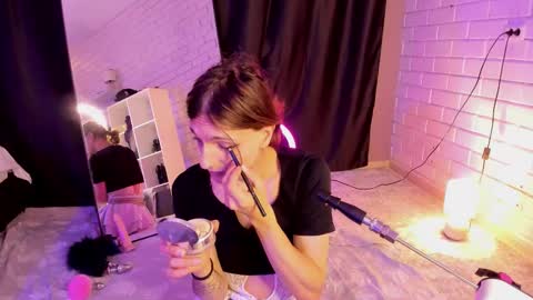 Snapshot of anjella_botton chatting on November 2025 06:43:01 PM Angel online show from November 2025 06:43:01 PM