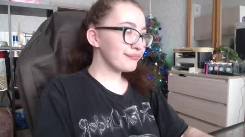 Snapshot of ankey_rayah chatting on January 2025 05:04:02 AM Nameless online show from January 2025 05:04:02 AM