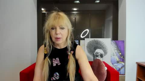 Anna Ditrih online show from March 2026 06:39:02 AM