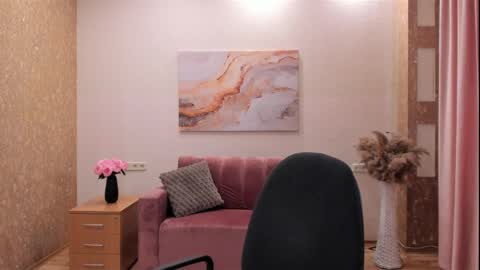 Anna Ditrih online show from April 2026 11:41:02 AM