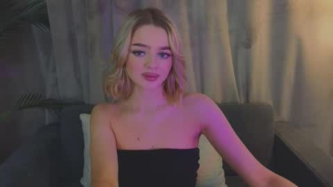 Snapshot of anna_nickol chatting on November 2025 04:55:01 PM Anna online show from November 2025 04:55:01 PM