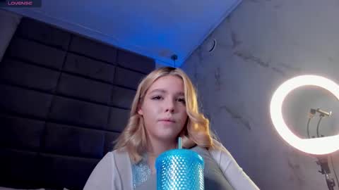 Anna online show from October 2025 01:31:01 AM