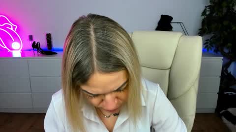 Snapshot of anna_snow9 chatting on December 2025 06:46:02 PM anna_snow9 online show from December 2025 06:46:02 PM