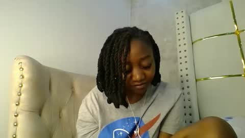 Annabel online show from October 2025 07:12:02 PM