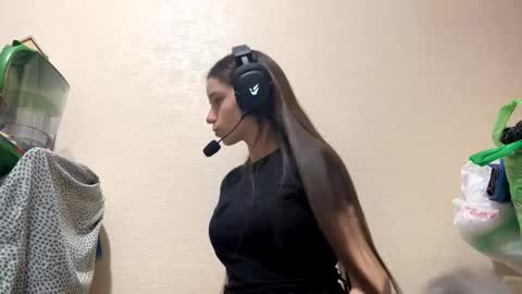 Snapshot of annabellemeireles chatting on December 2025 10:47:01 PM Nika online show from December 2025 10:47:01 PM