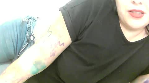 Snapshot of annaevelinne chatting on December 2025 08:30:01 AM Anna online show from December 2025 08:30:01 AM